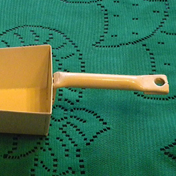 Vintage Tin Scoop Oblong shape tan  7 inches Long - Picture 3 of 6